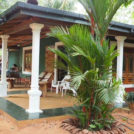 Thilina Homestay 锡吉里亚 外观 照片