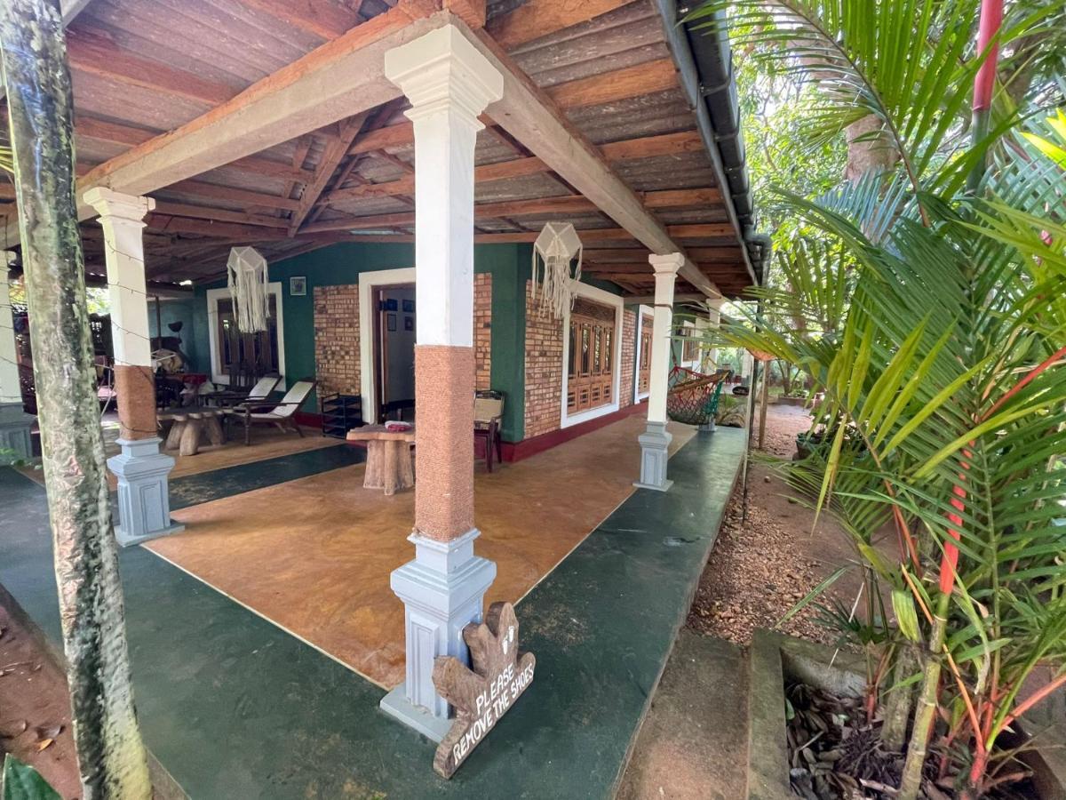Thilina Homestay 锡吉里亚 外观 照片