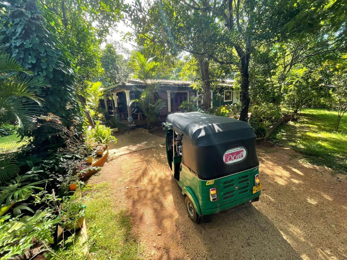 Thilina Homestay 锡吉里亚 外观 照片